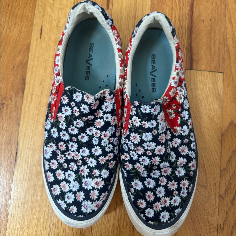 Women’s Seavees Hawthorne slip on size 9